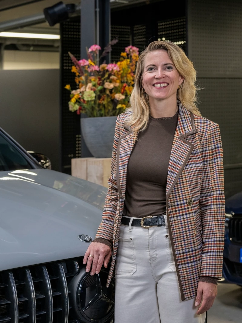 Marianne de Gooijer in de showroom in Lienden